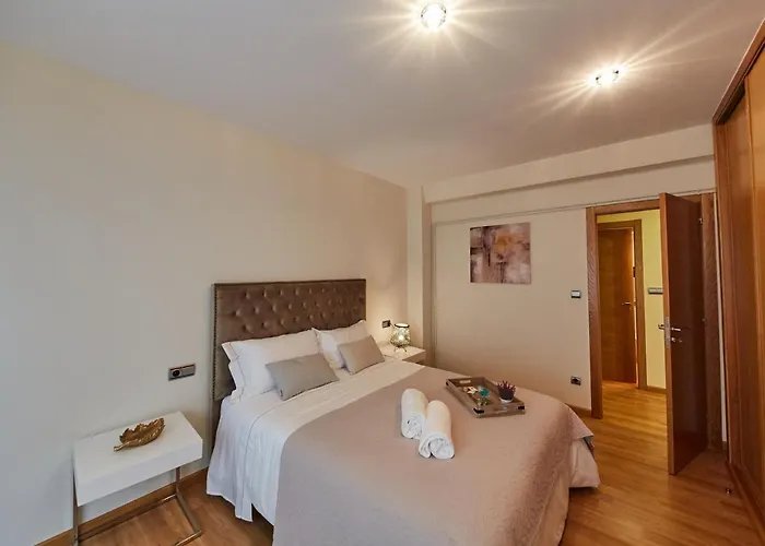 Vut Salvador Santiago * Σαντιάγο ντε Κομποστέλα